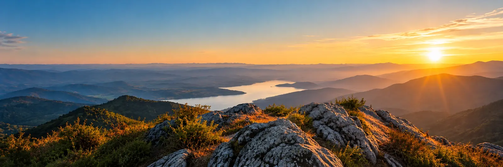 Montanhas e lago ao nascer do sol, símbolo do futuro sólido proposto pela consultoria CDG